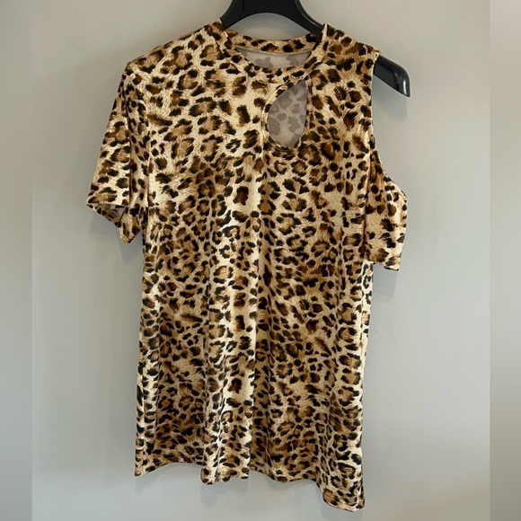 Women’s, Leopard Print, Cutout, Top. - Picture 11 of 12